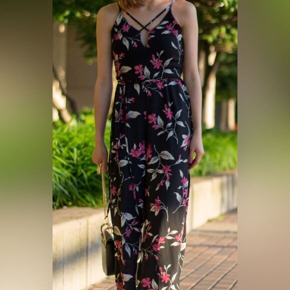 SIENNA SKY BLACK FLORAL ROMPER SIZE SMALL NWOT - Picture 1 of 10